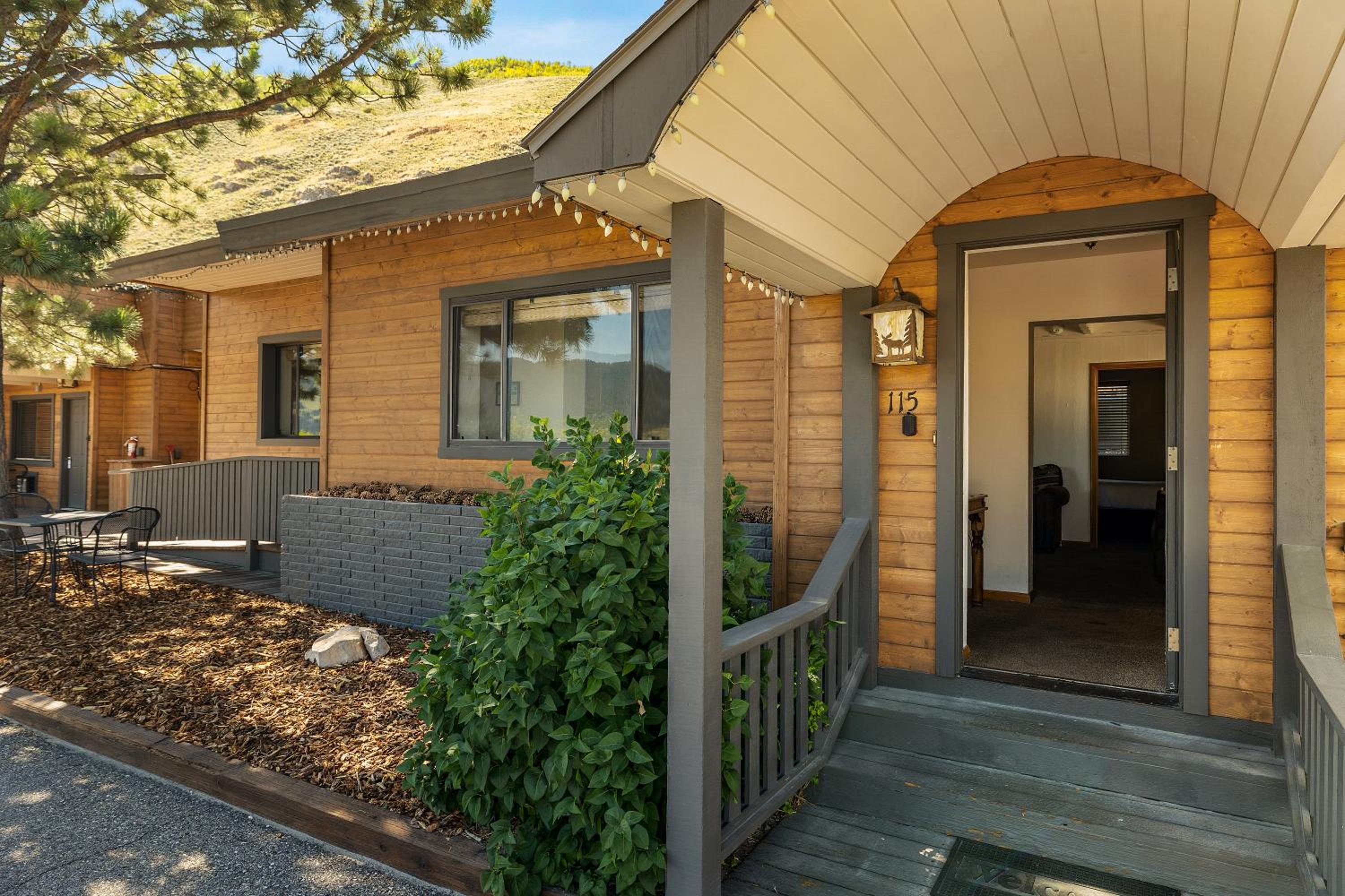 Elk Refuge Inn