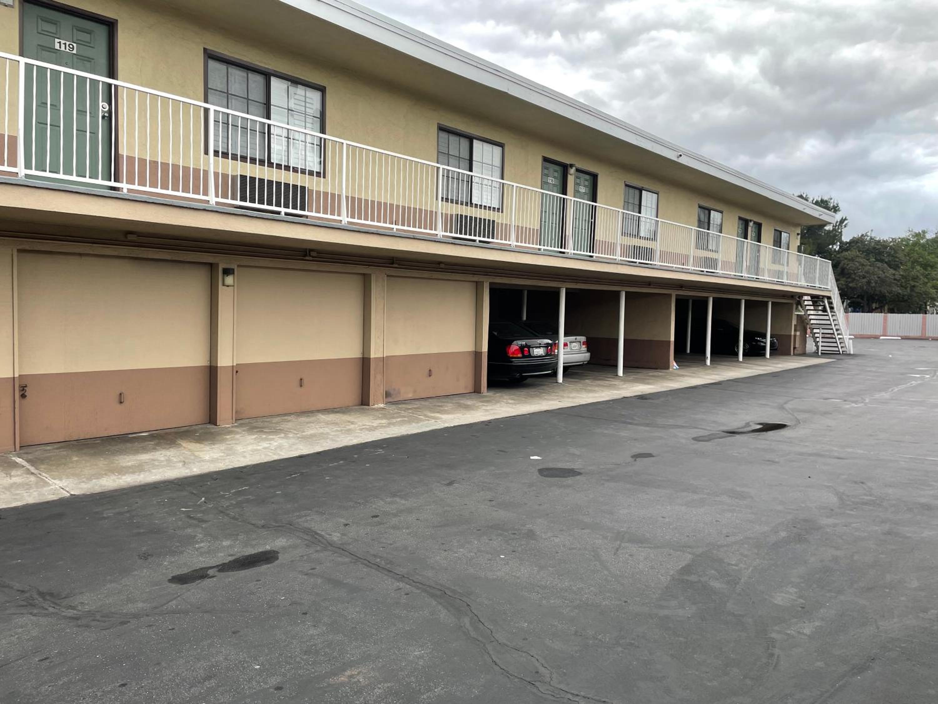 Plaza Inn Motel - Los Angeles area view 3
