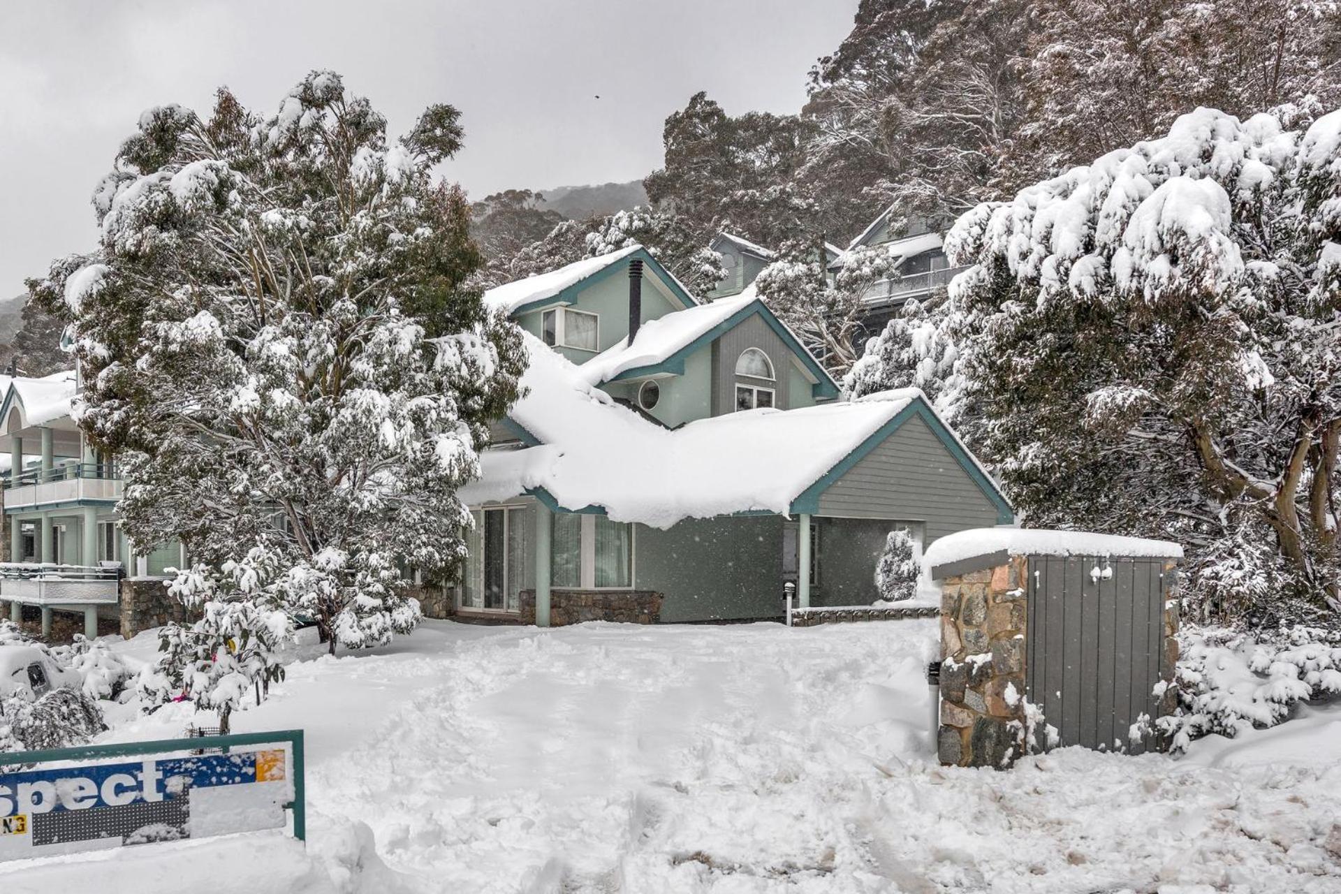Aspect 5 Chalet a stones throw from all Thredbo has to offer