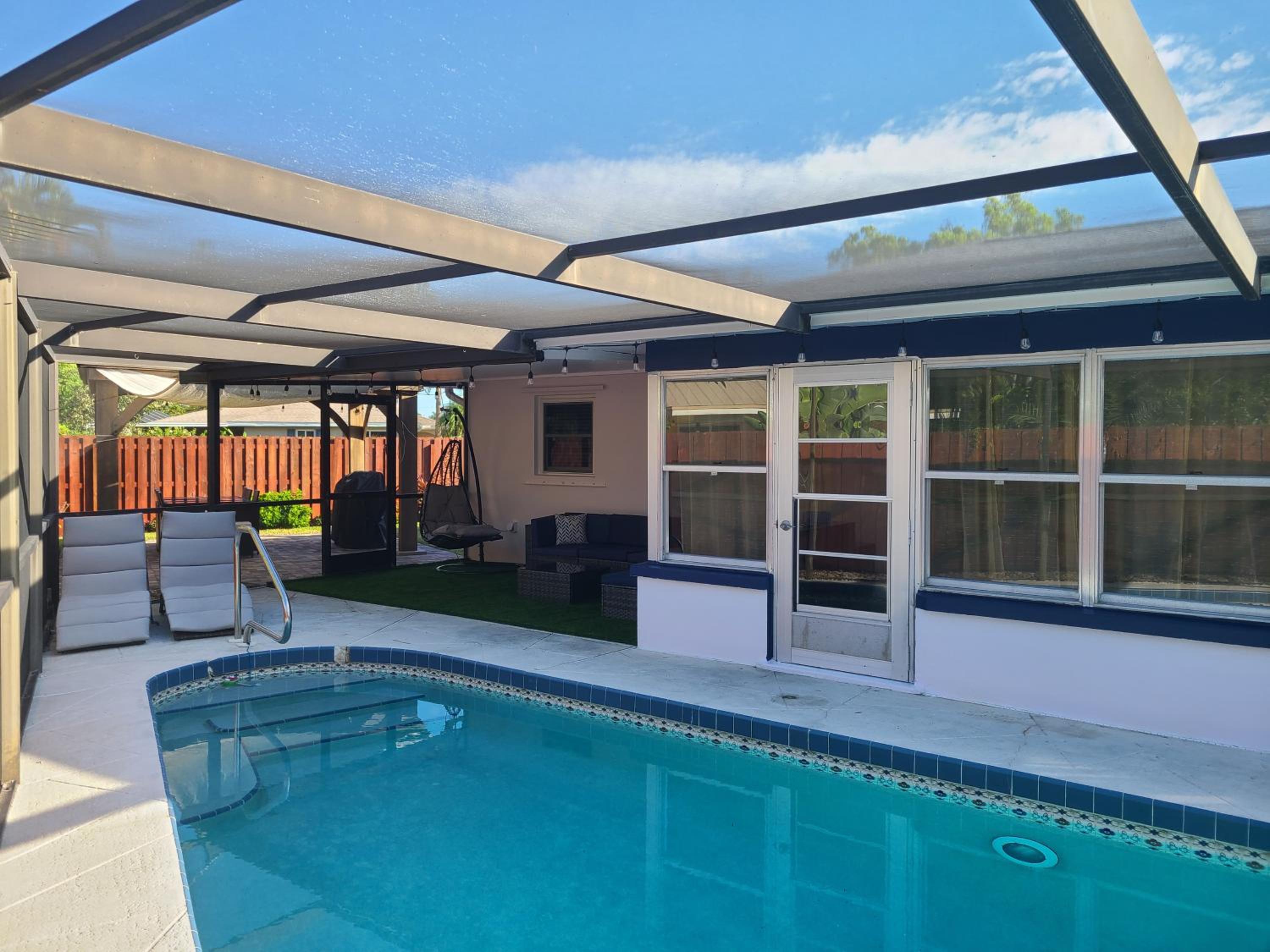 Cheerful 2-bedroom, 2 bathrooms vacation home with salt heated pool. view 5