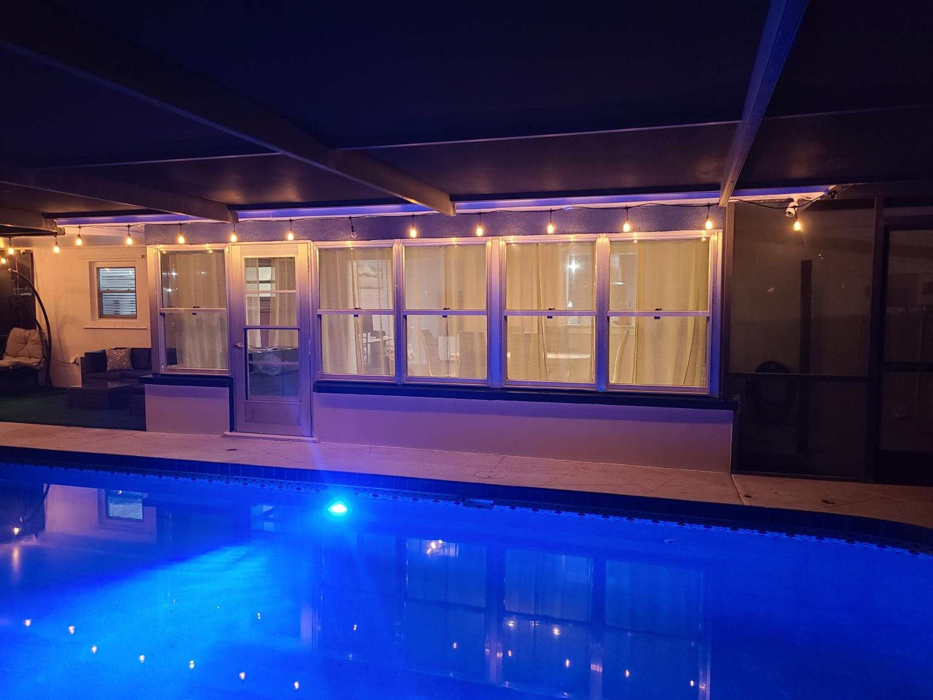 Cheerful 2-bedroom, 2 bathrooms vacation home with salt heated pool. view 3