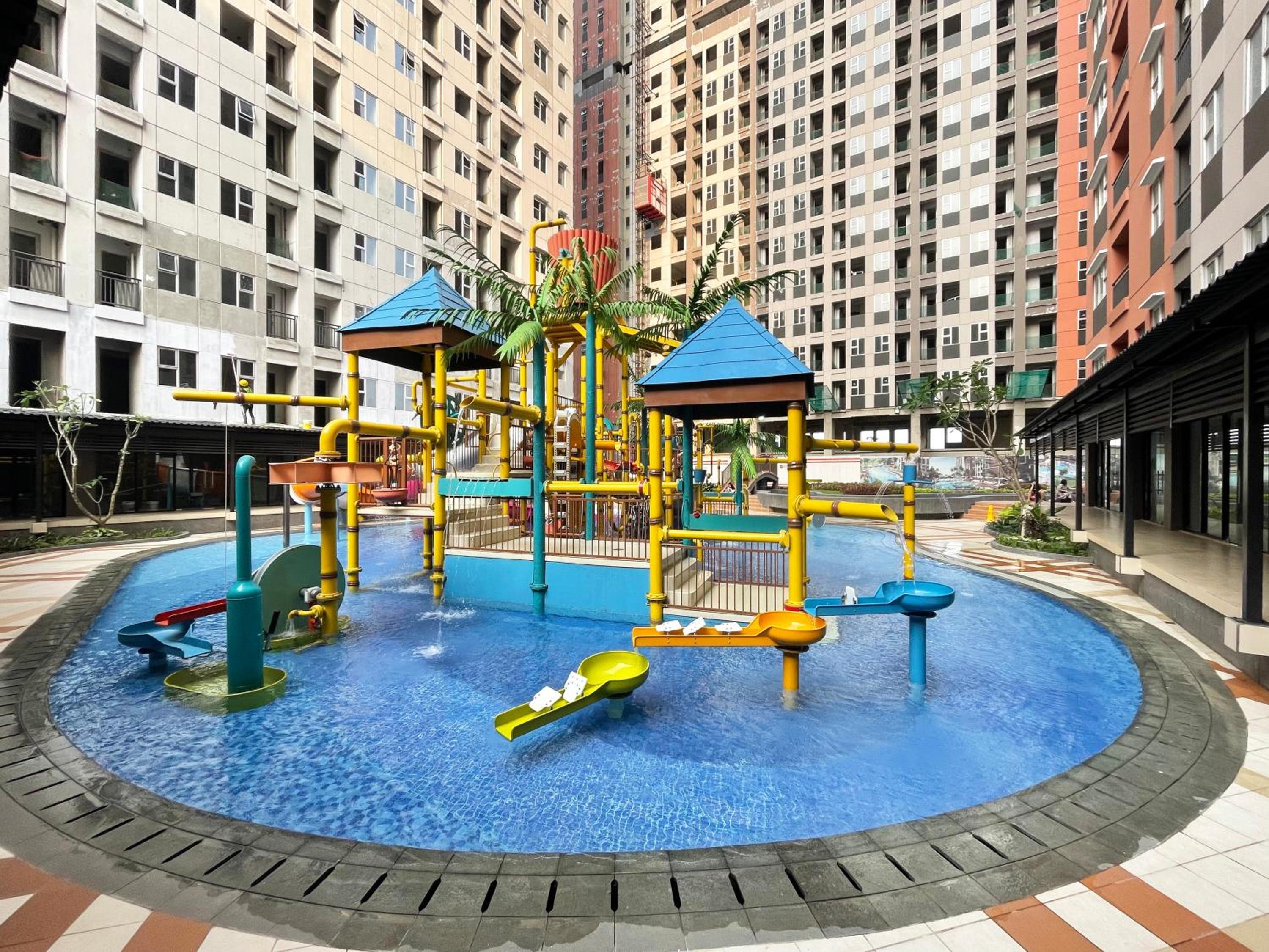 Apartemen Transpark Juanda Bekasi by Cheapinn view 4
