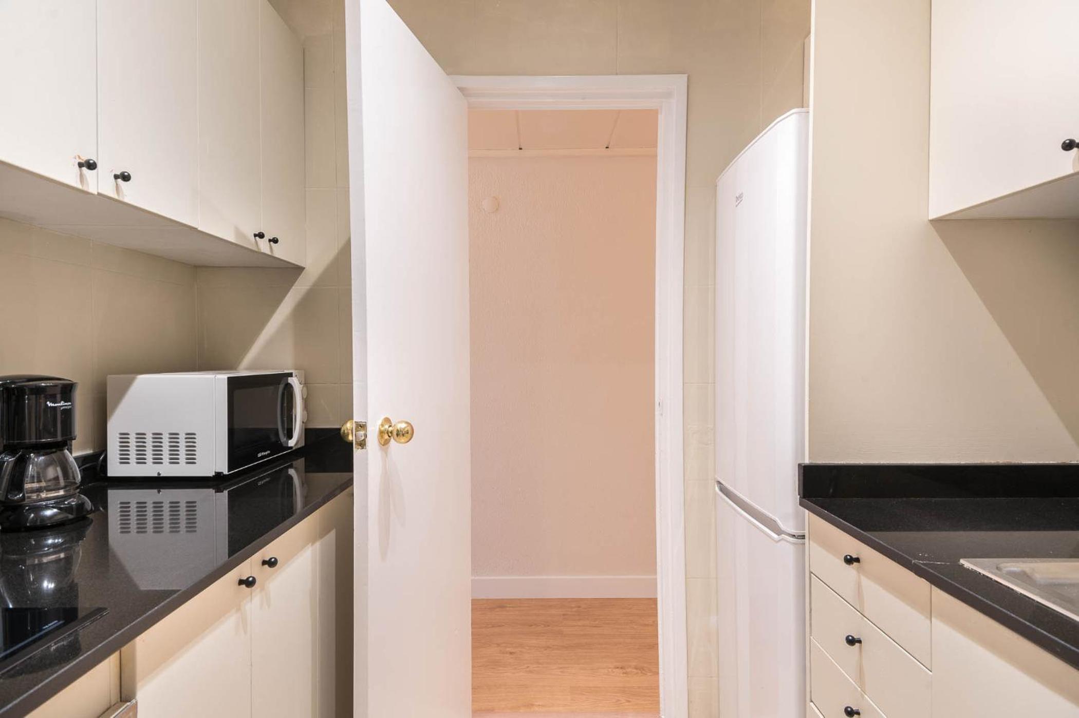 Barcelona Vacations - Comfortable Apt for groups next to Sagrada Familia - Property Image 3