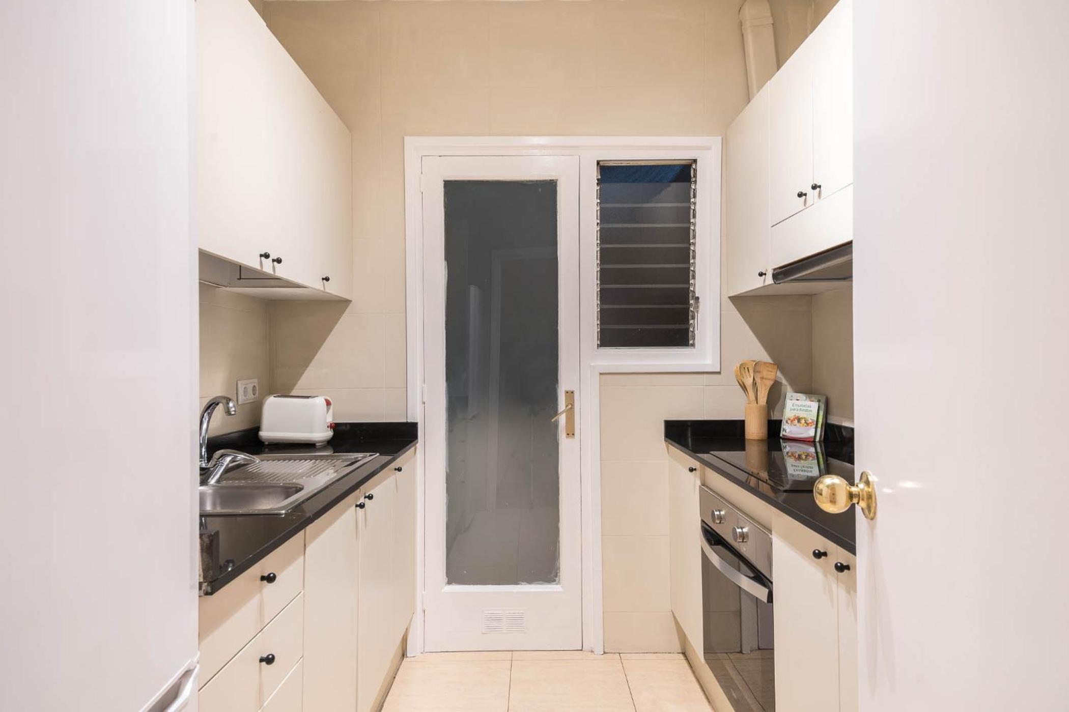 Barcelona Vacations - Comfortable Apt for groups next to Sagrada Familia - Property Image 2