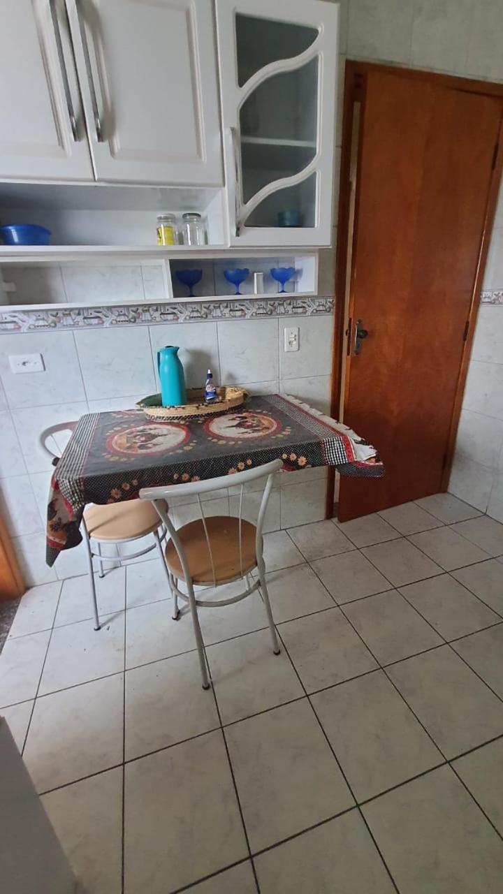 074 Cantinho da Praia - 1 quarto c/ varanda - 200 m da praia - WI FI e com área de lazer - PISCINA e Salão de Jogos e ESTACIONAMENTO GRATUITO