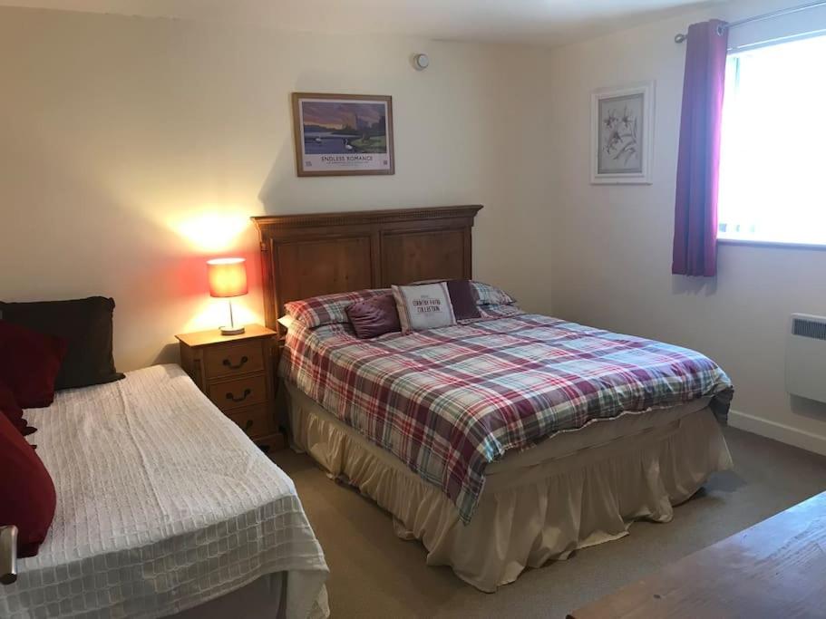 May special offer 2 bed Tenby flat free parking view 3