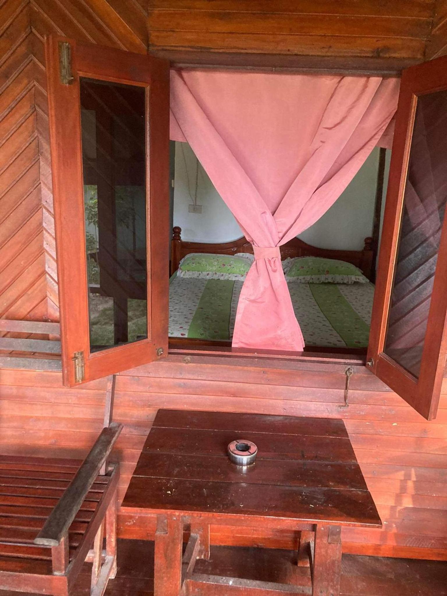 Easy Life Bungalows