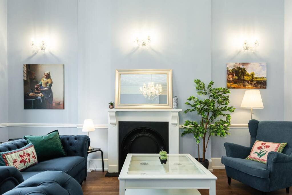 4 Poster Luxury Georgian Apartment