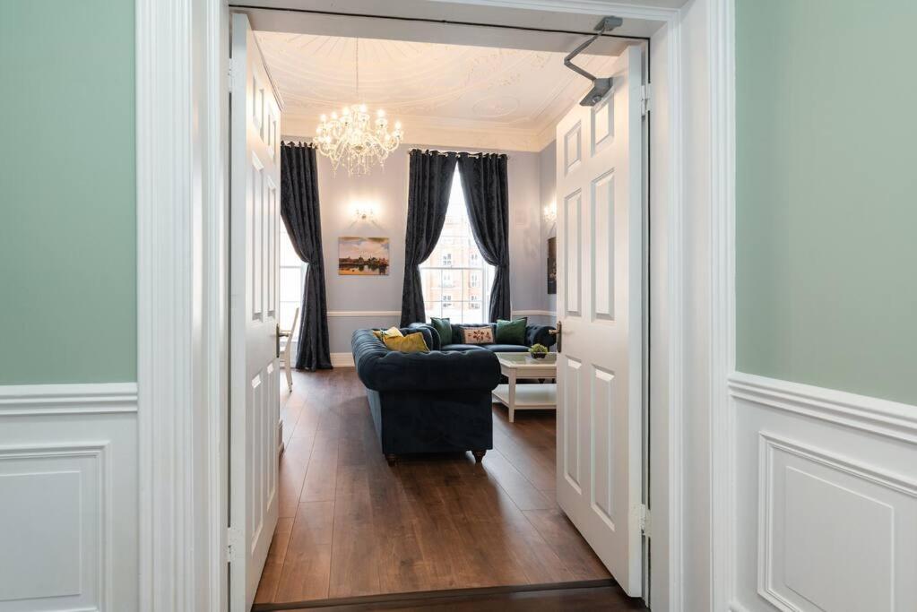 4 Poster Luxury Georgian Apartment