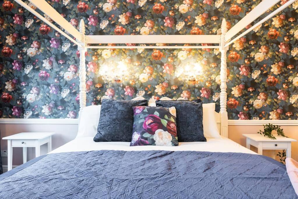 4 Poster Luxury Georgian Apartment