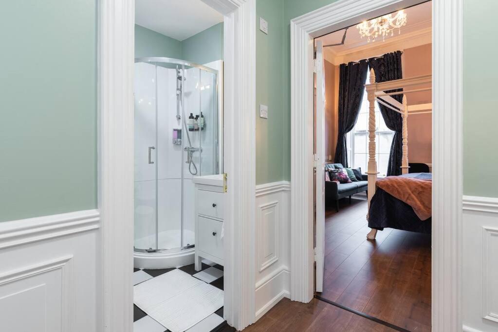 4 Poster Luxury Georgian Apartment