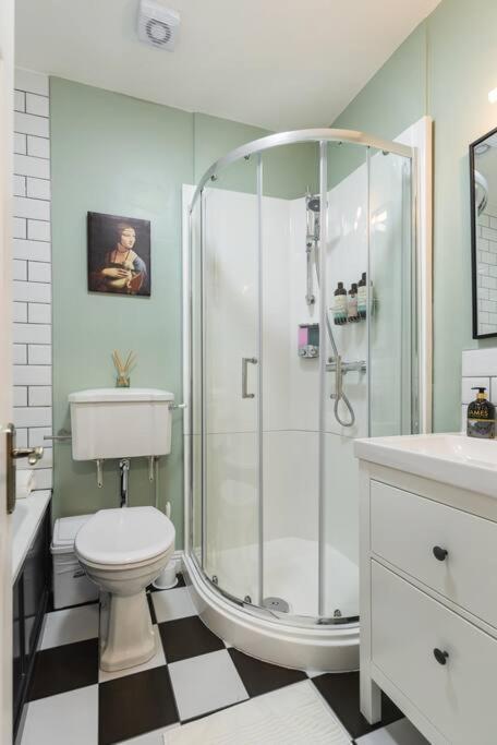 4 Poster Luxury Georgian Apartment