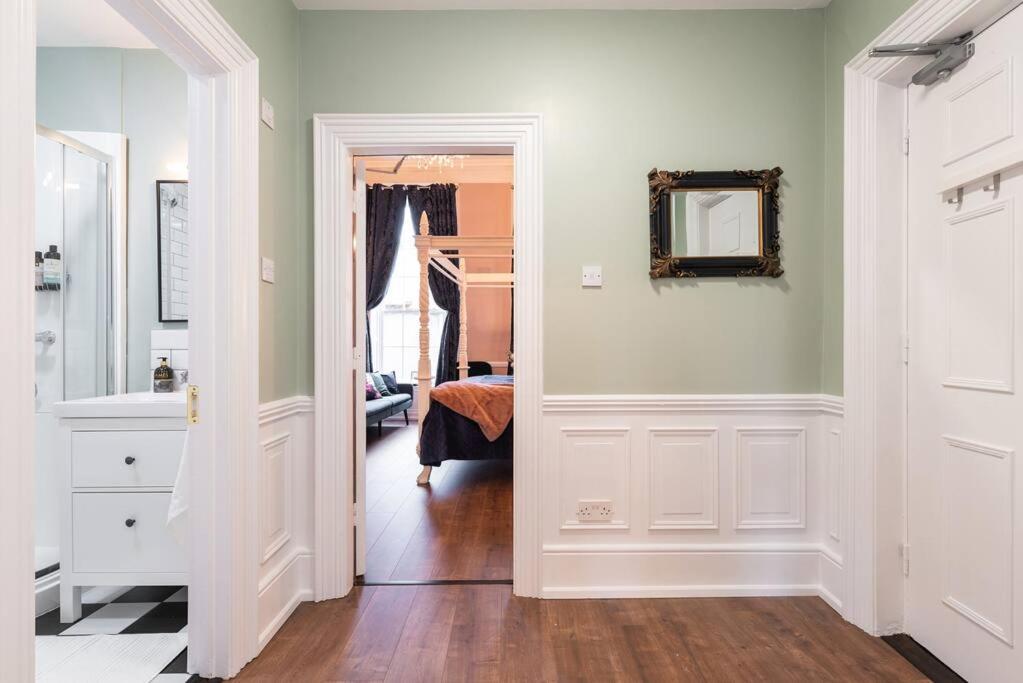 4 Poster Luxury Georgian Apartment