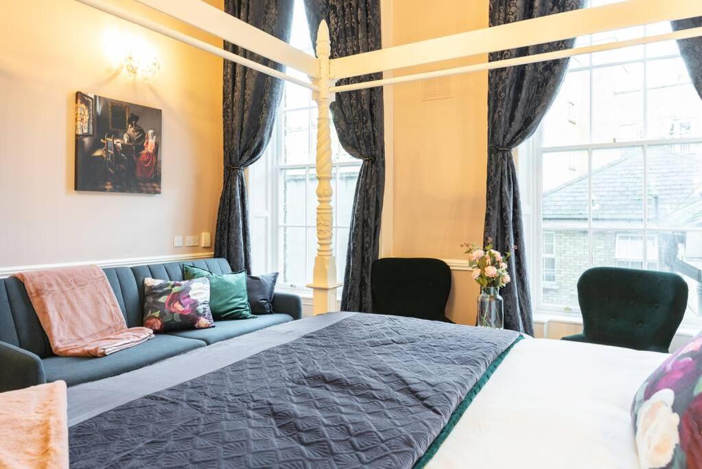 4 Poster Luxury Georgian Apartment
