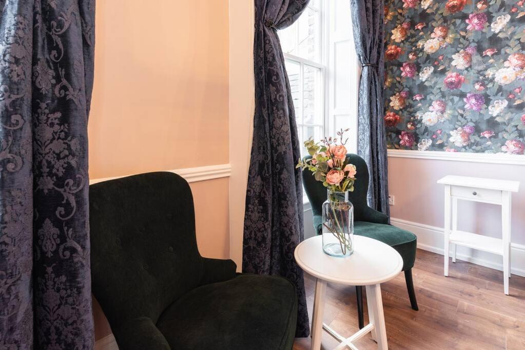 4 Poster Luxury Georgian Apartment