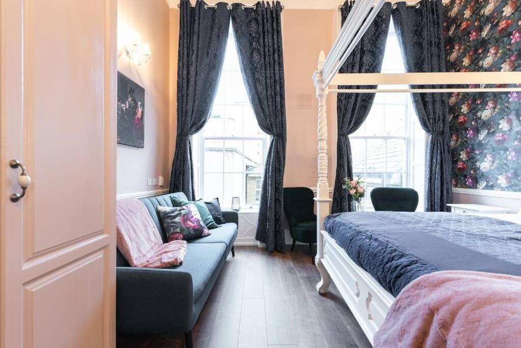 4 Poster Luxury Georgian Apartment