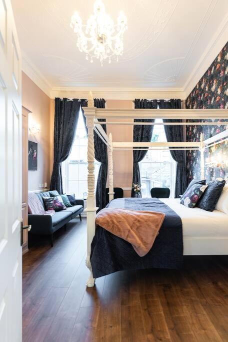 4 Poster Luxury Georgian Apartment