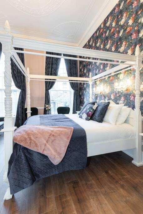 4 Poster Luxury Georgian Apartment