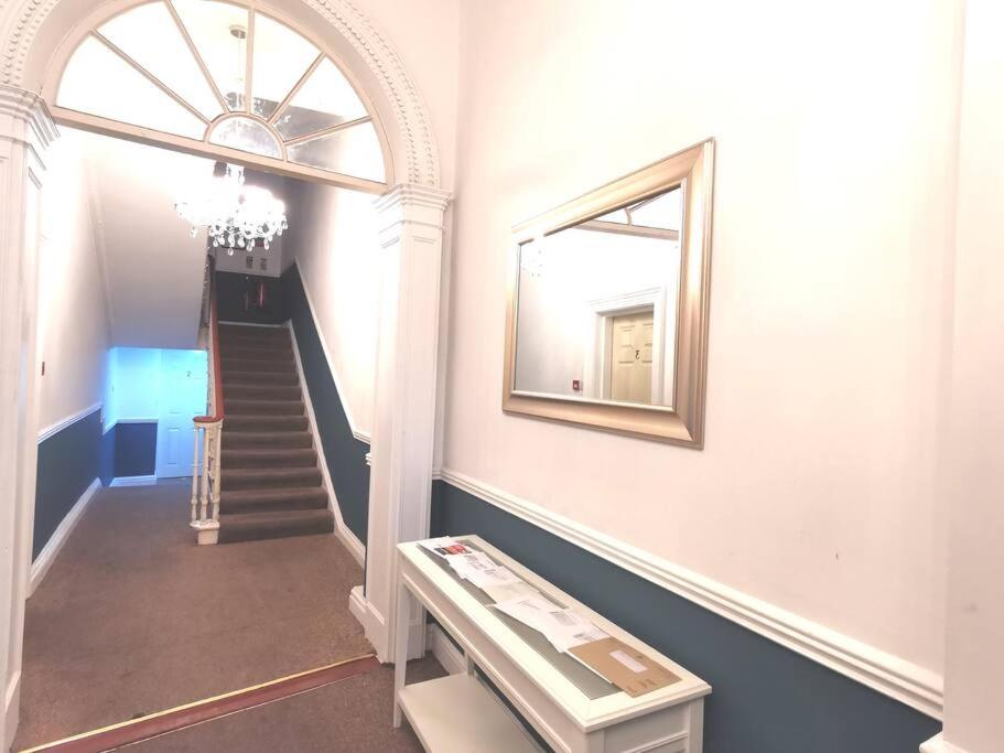 4 Poster Luxury Georgian Apartment