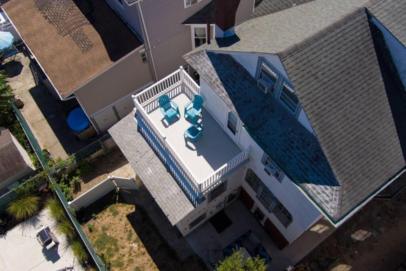 Gammys Beach Getaway Sleeps 20 2 blocks to Beach view 5
