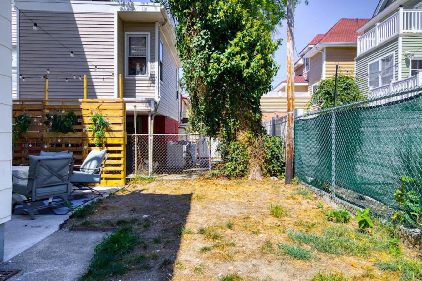 Gammys Beach Getaway Sleeps 20 2 blocks to Beach view 3