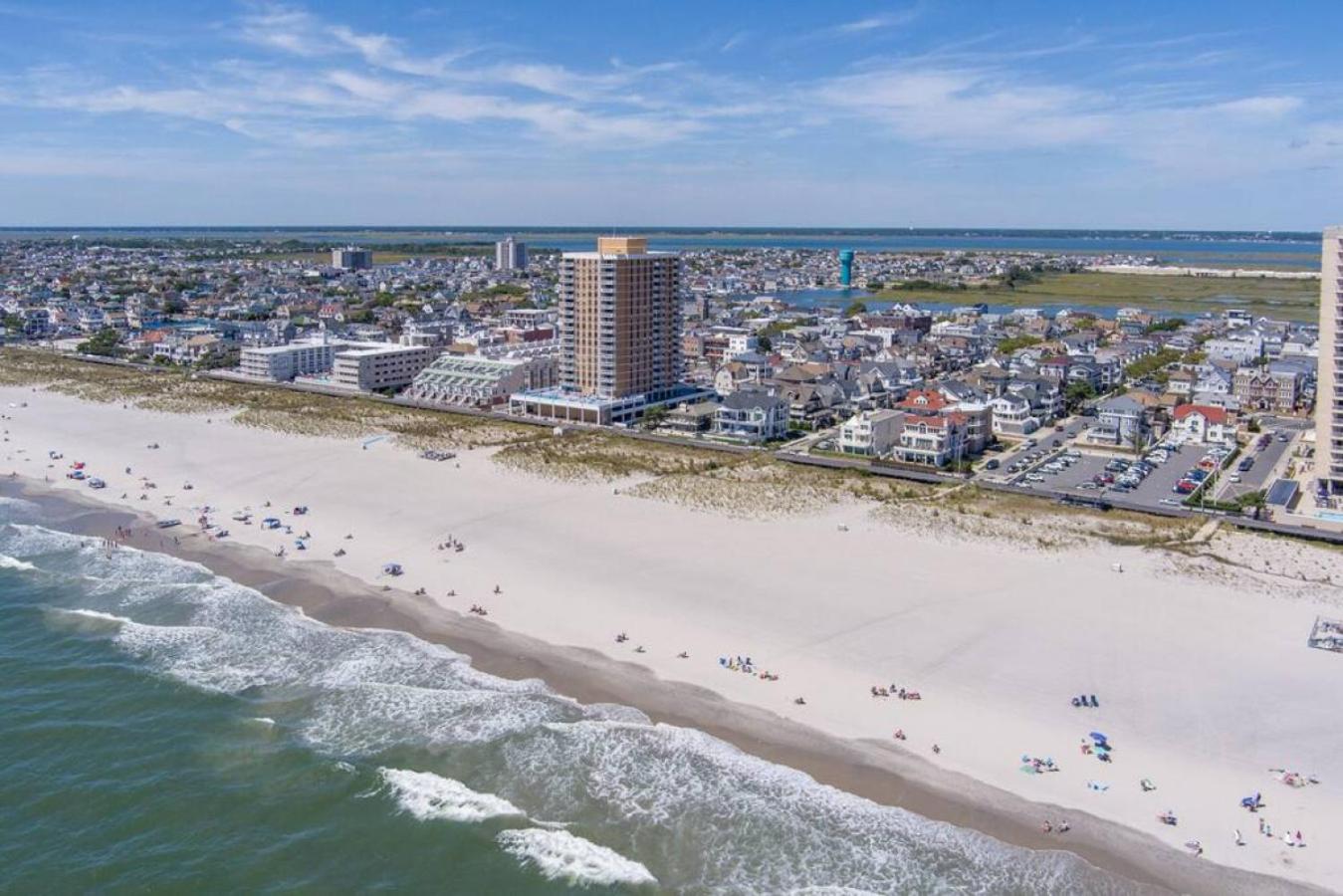 Gammys Beach Getaway Sleeps 20 2 blocks to Beach view 2