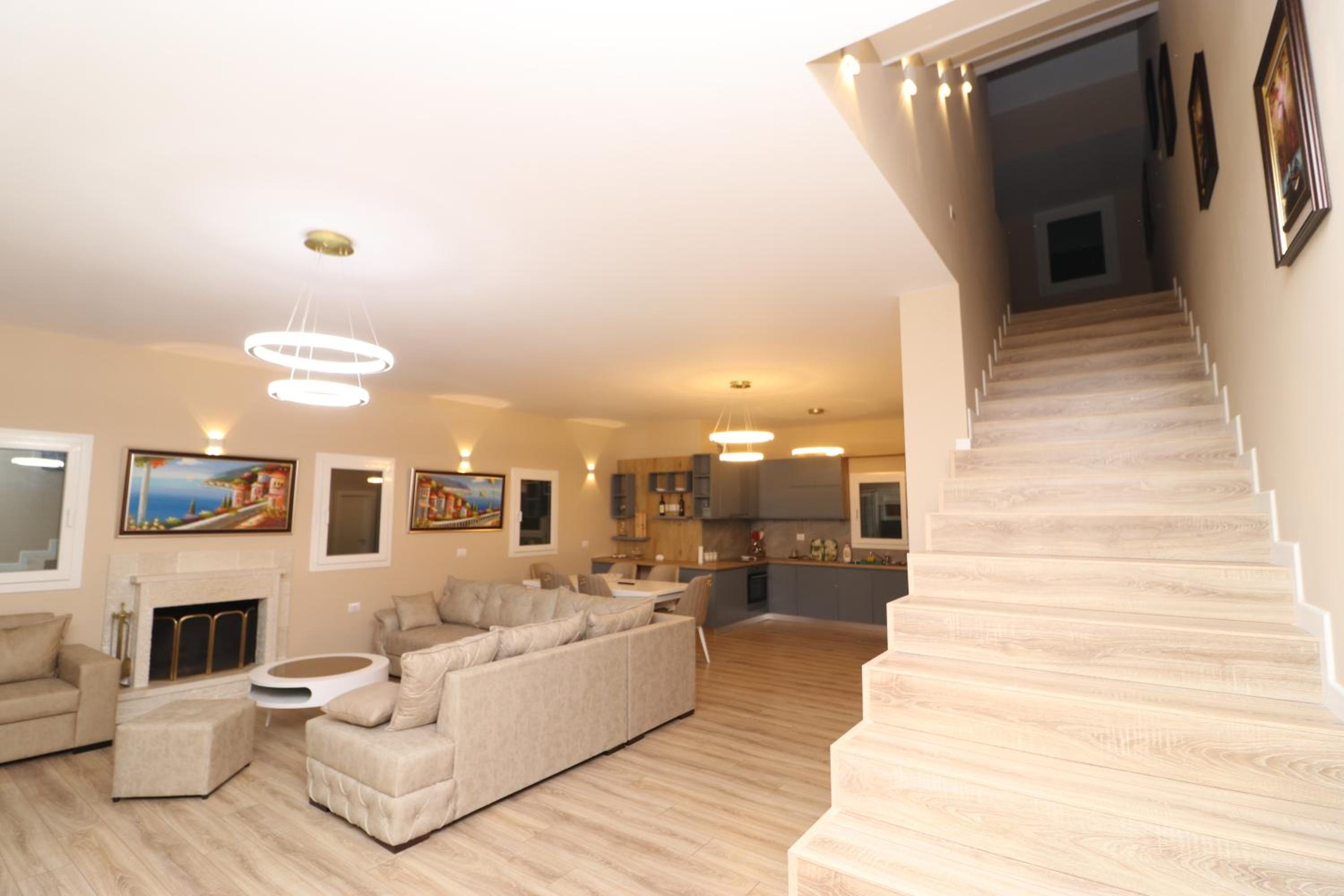 Vila Mario Himare
