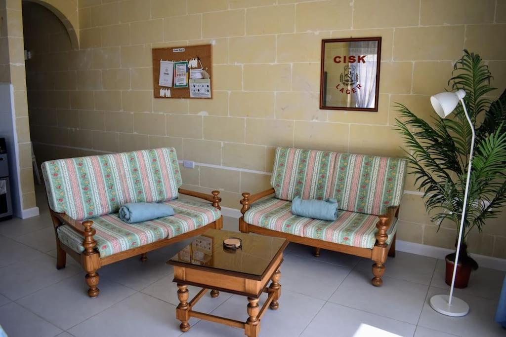 Seaview 2-bedroom Apartment in Xlendi view 3