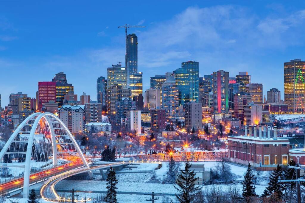 Modern Nordic Escape, 3BR Near WEM & DT, AirCon & Fireplace, Wifi, Sleeps 6!