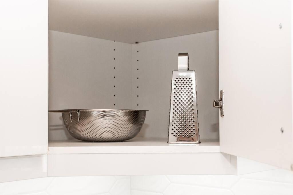 Modern Nordic Escape, 3BR Near WEM & DT, AirCon & Fireplace, Wifi, Sleeps 6!
