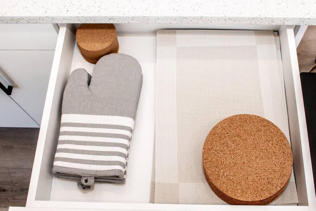 Modern Nordic Escape, 3BR Near WEM & DT, AirCon & Fireplace, Wifi, Sleeps 6!
