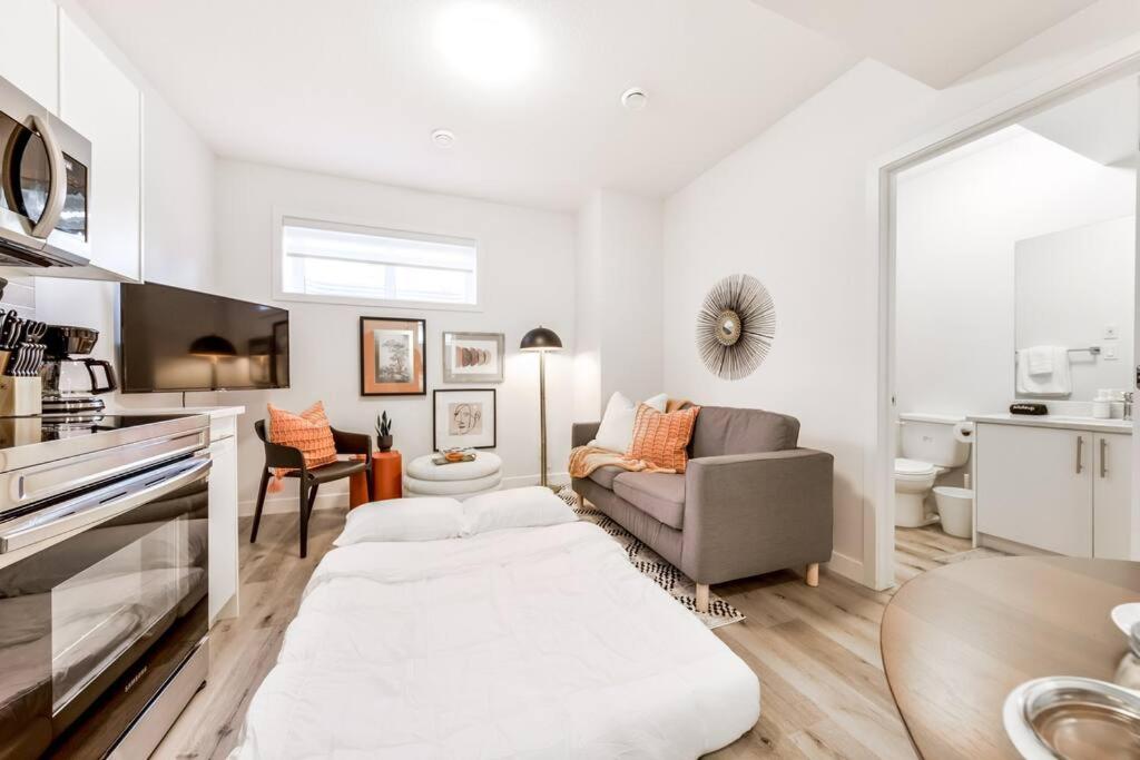 Cozy Nordic Utopia, Bsmt Suite near WEM & DT, King Bed, WiFi