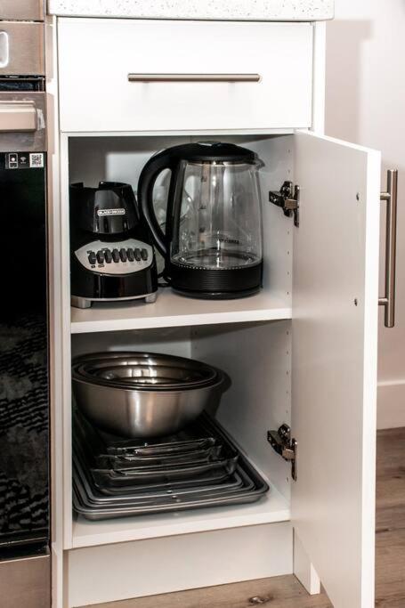 Cozy Nordic Utopia, Bsmt Suite near WEM & DT, King Bed, WiFi