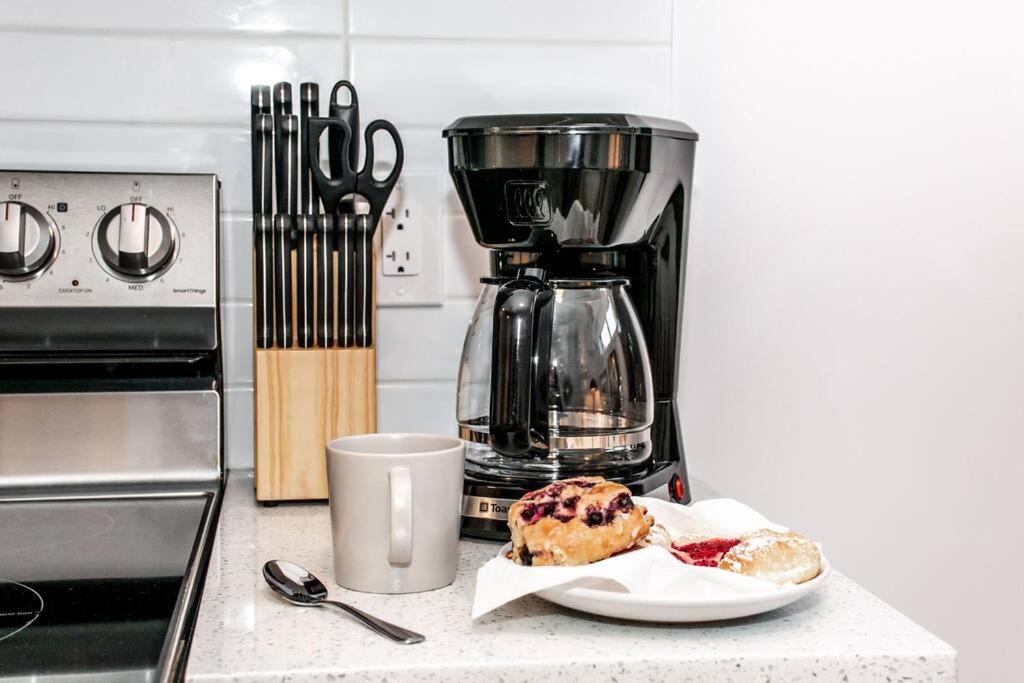 Cozy Nordic Utopia, Bsmt Suite near WEM & DT, King Bed, WiFi