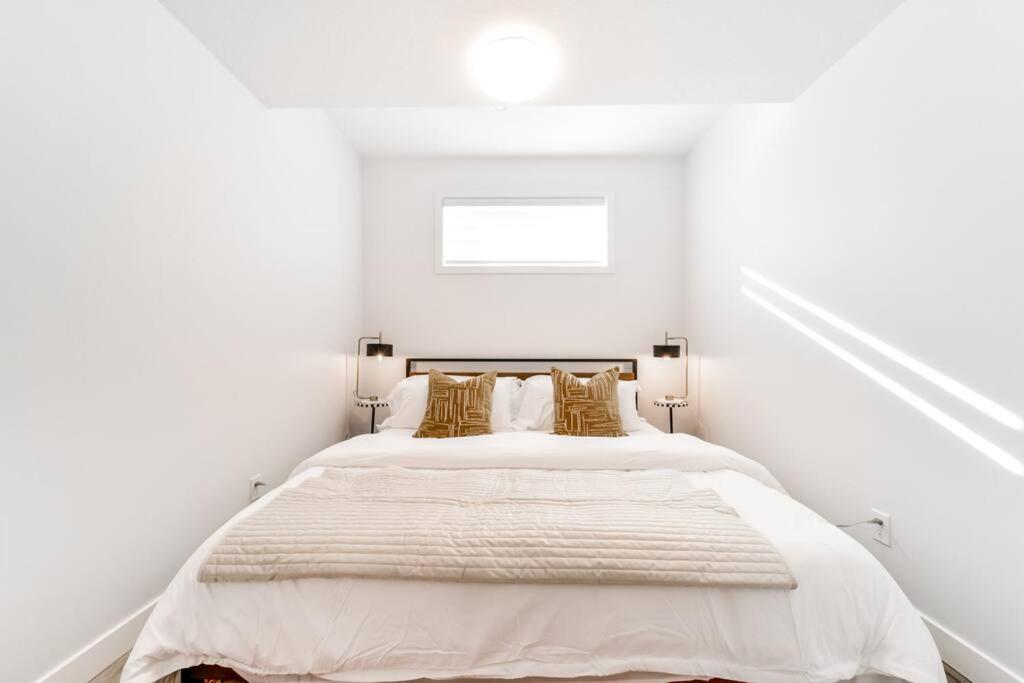 Cozy Nordic Utopia, Bsmt Suite near WEM & DT, King Bed, WiFi