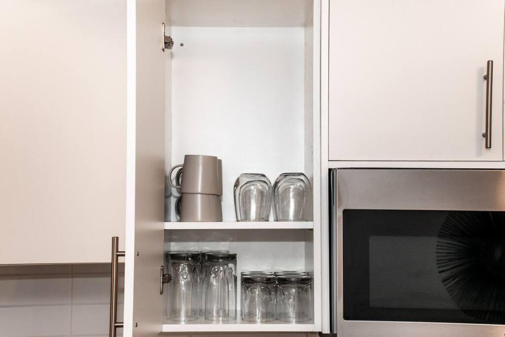 Cozy Nordic Utopia, Bsmt Suite near WEM & DT, King Bed, WiFi