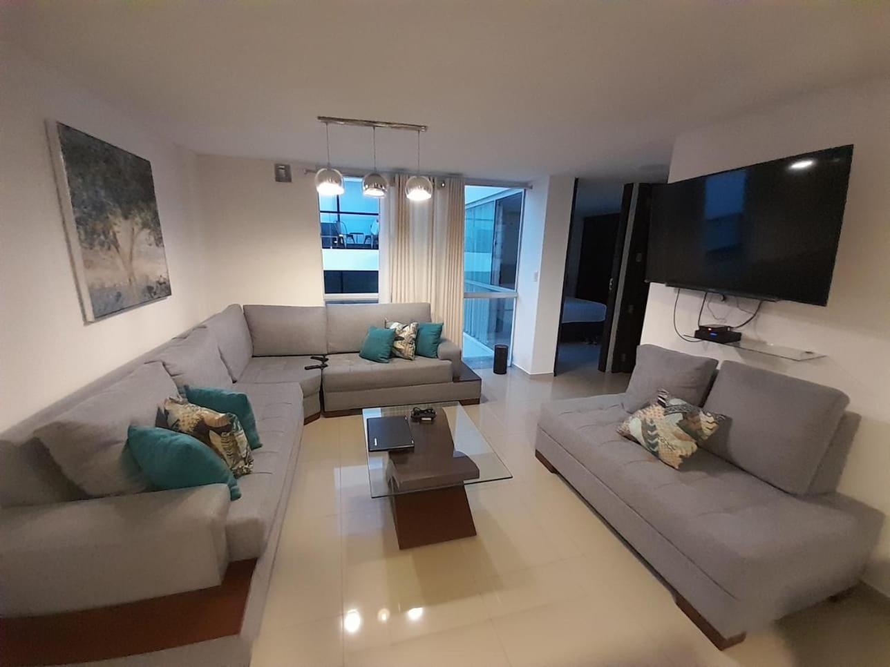 Hotel Bonito Apto en la mejor zona Equipetrol - Image 1