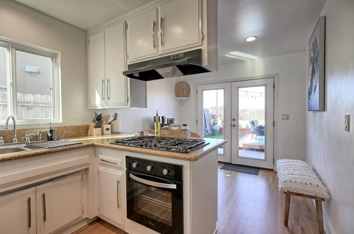Quaint 2 bed/1 bath unit located in The Dunes view 3