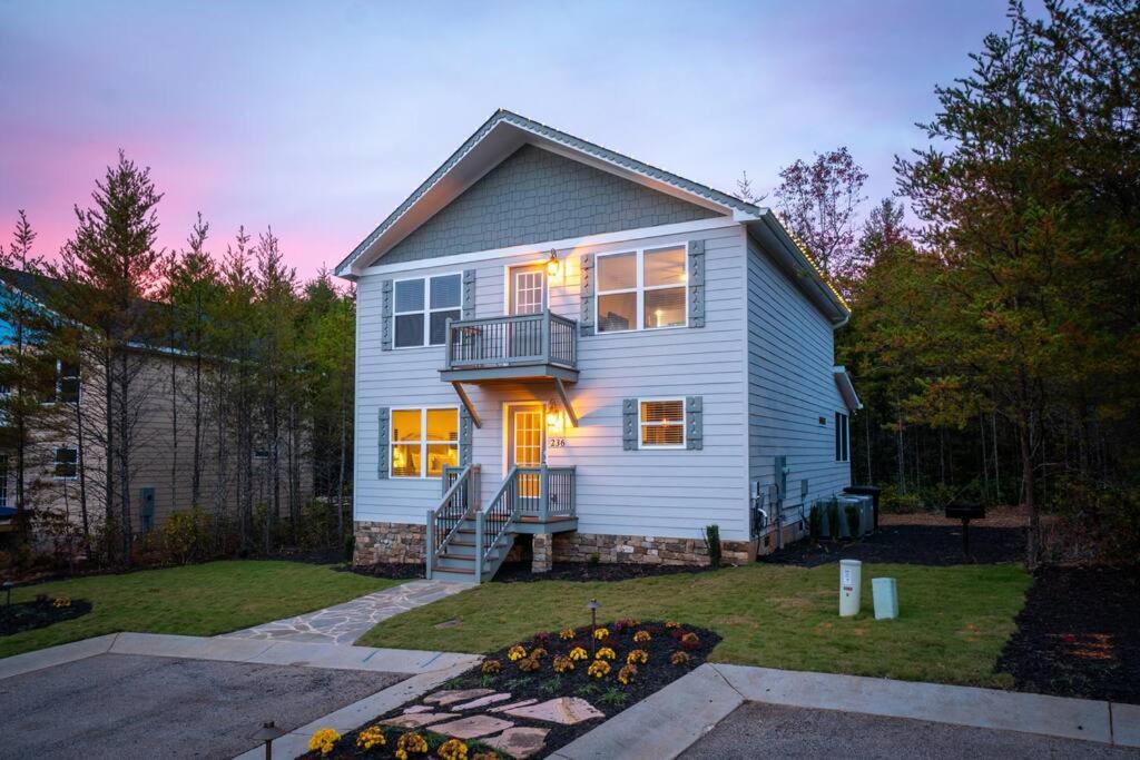 Hotel Par-tee Haus I- Game Room & Hot Tub-walk To Helen