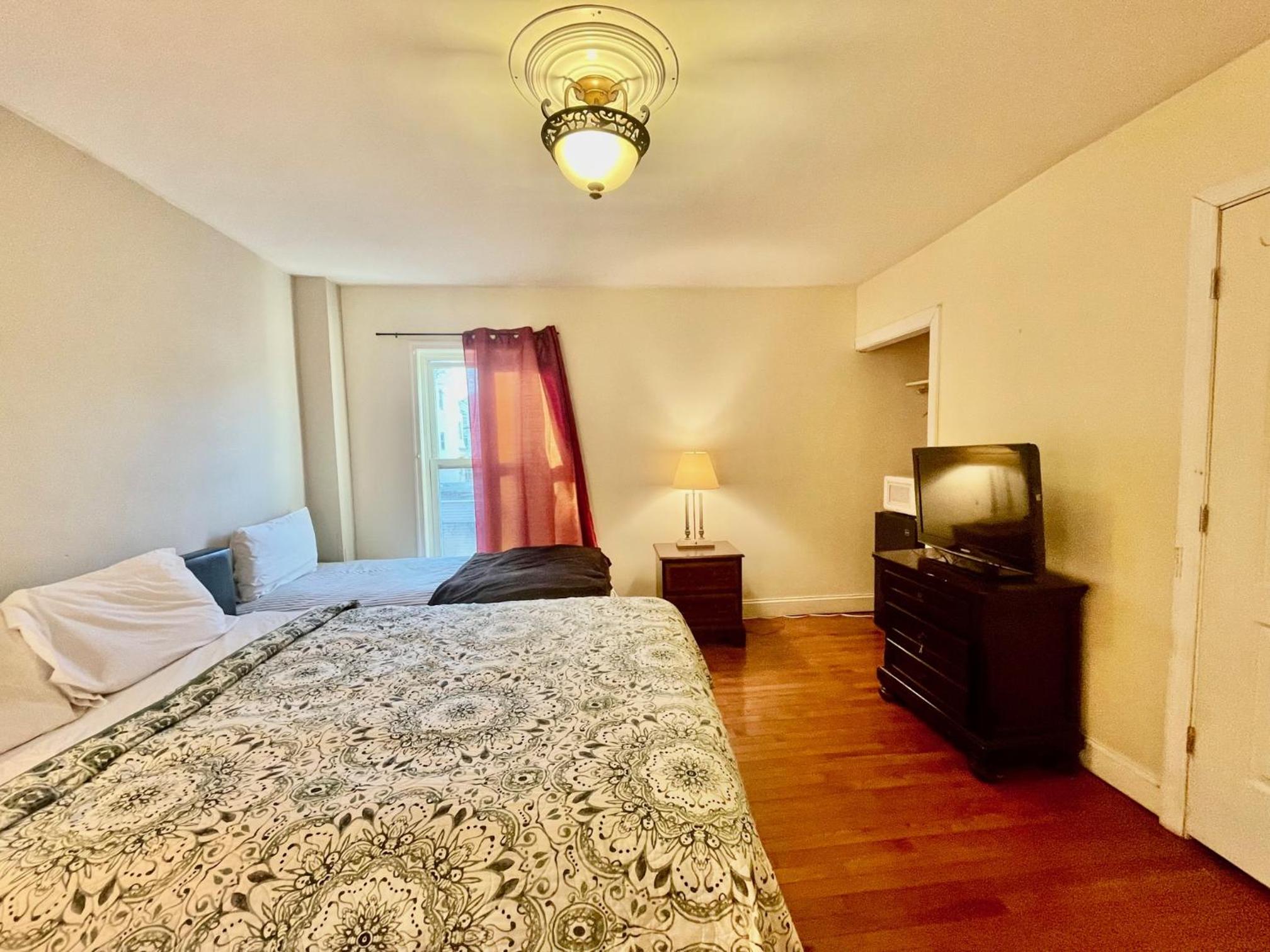 EWR AIRPORT Motel house Newark NJ view 2