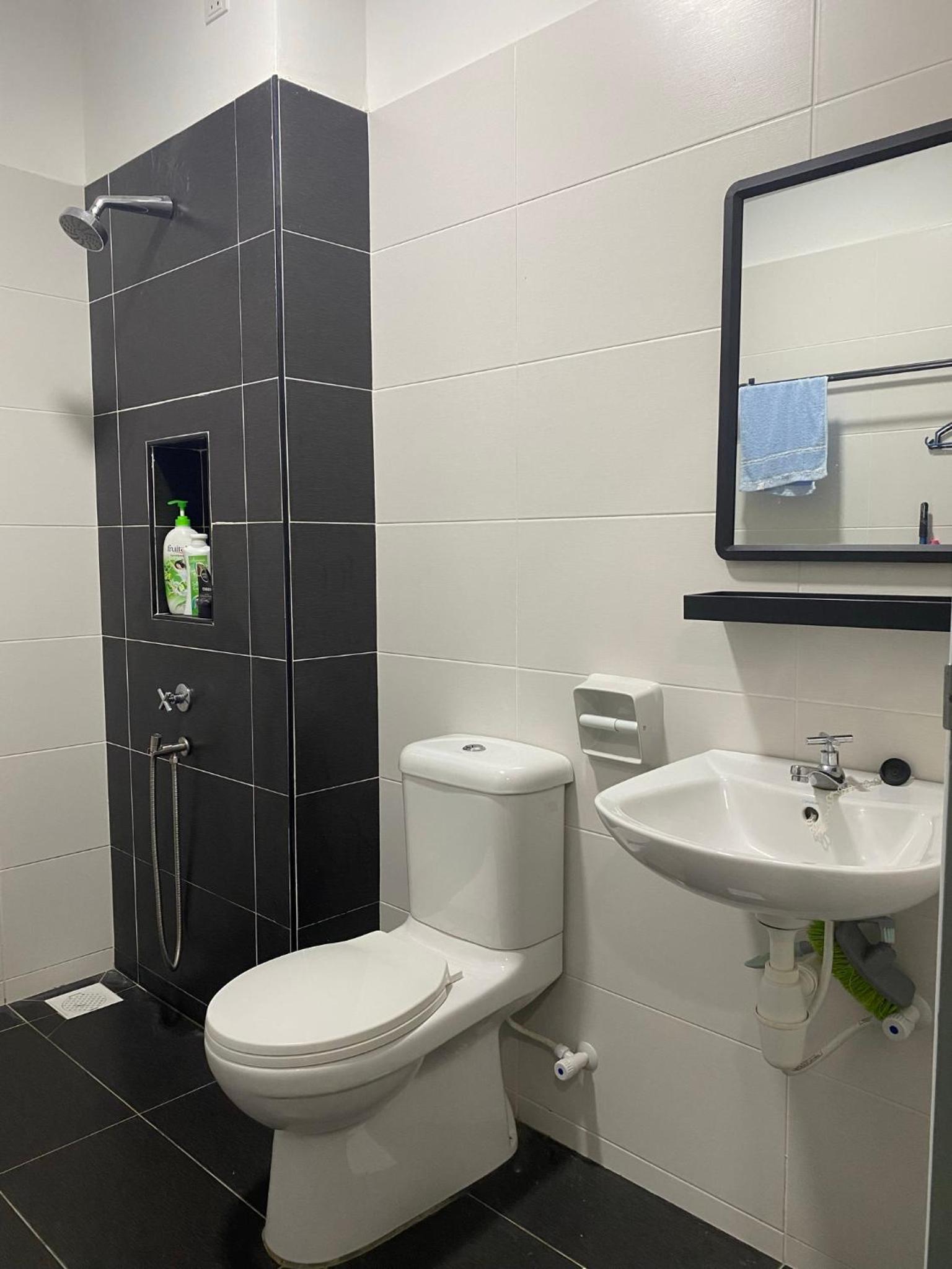 Ana Homestay BP Free Netflix, WiFi, Mountain View, Playground, 5 Car Park & Guard Near To Uthm, Kpj, Ipg, Kptm, Kktm, Adtec And Bp City by Host Hani Hamiza photo 2
