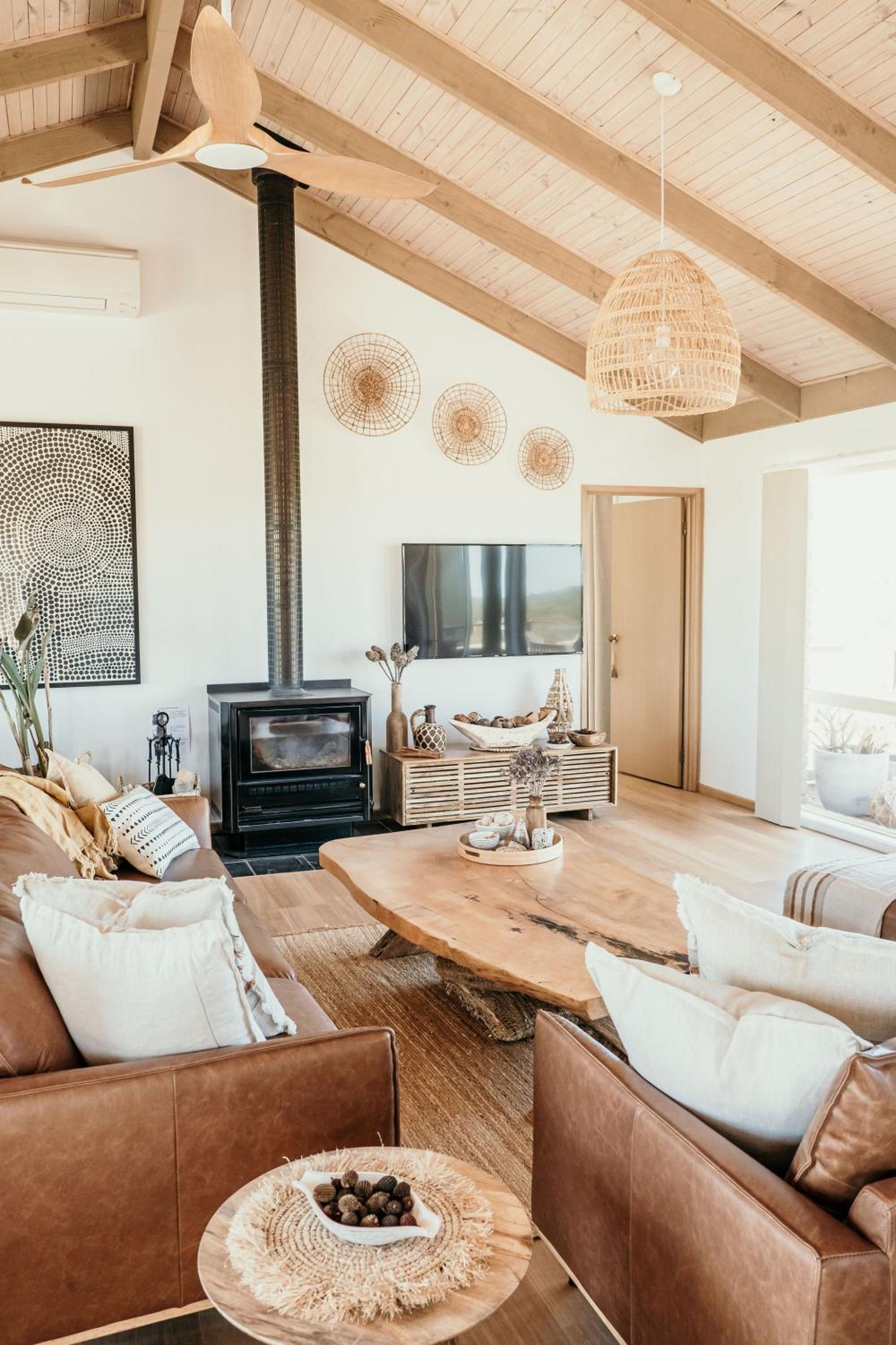 Sunsets on Martyrs Coastal Luxury Beach House Peterborough