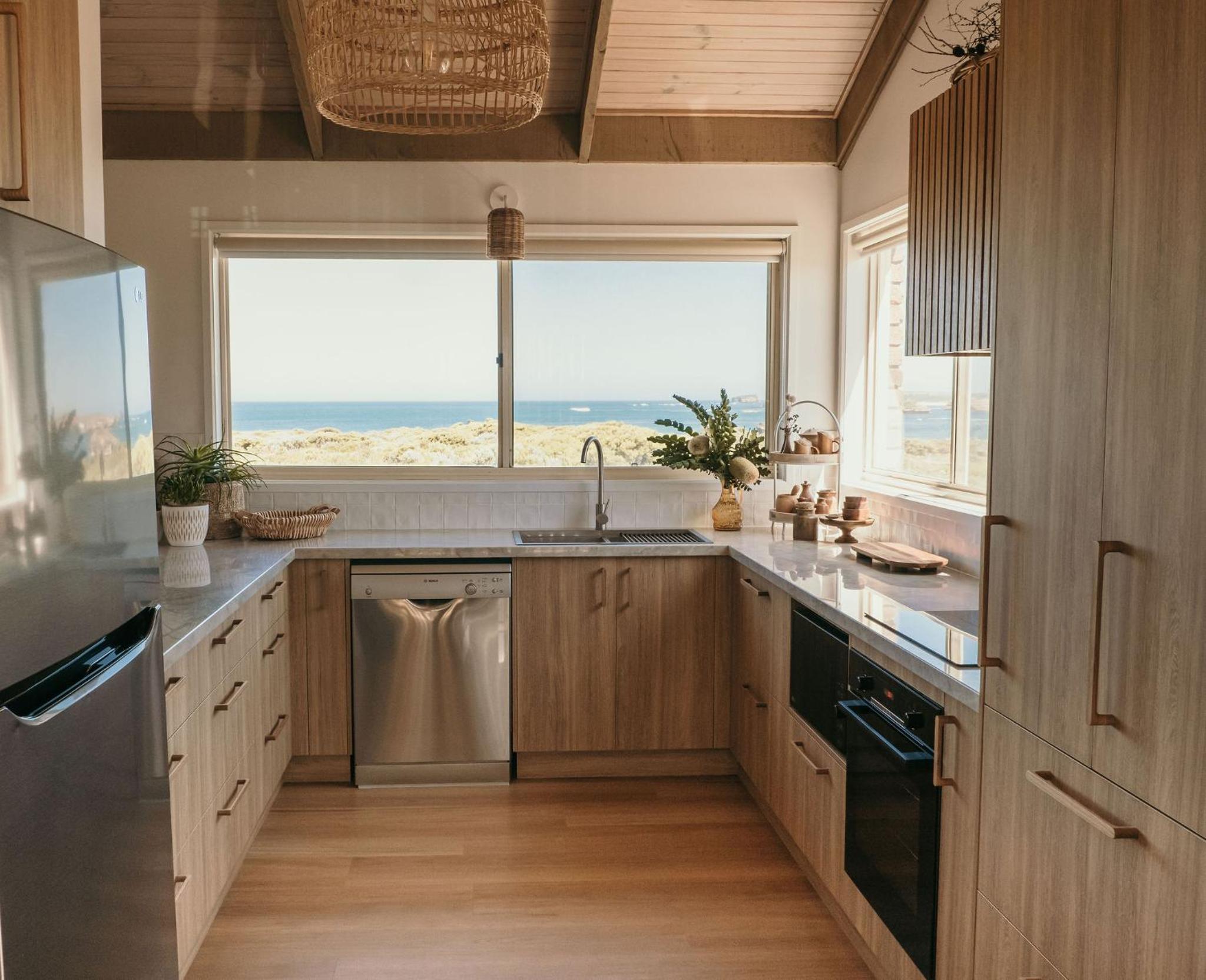 Sunsets on Martyrs Coastal Luxury Beach House Peterborough