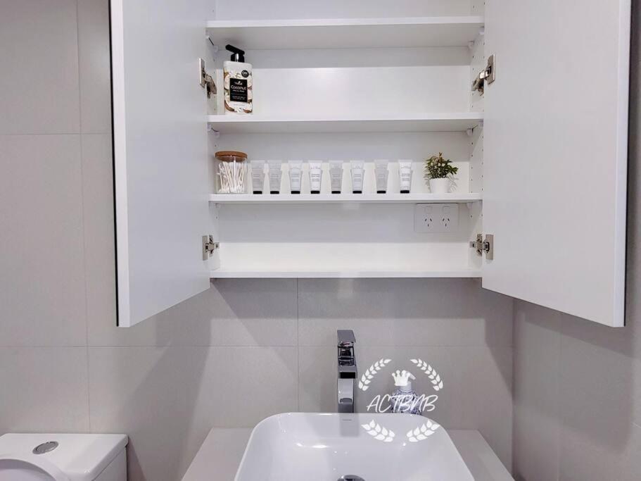 CBD High level City View 1BR Apt Free parking