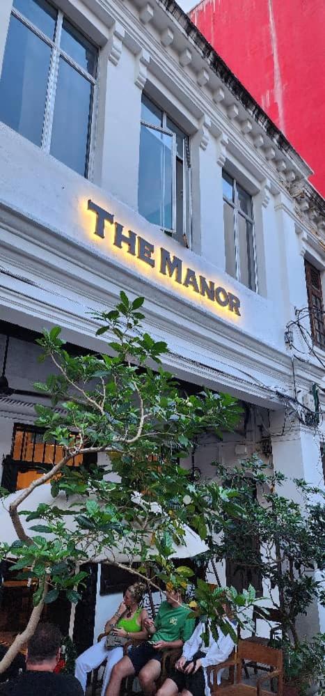 The Manor by Mingle - Poolside Access Next Door