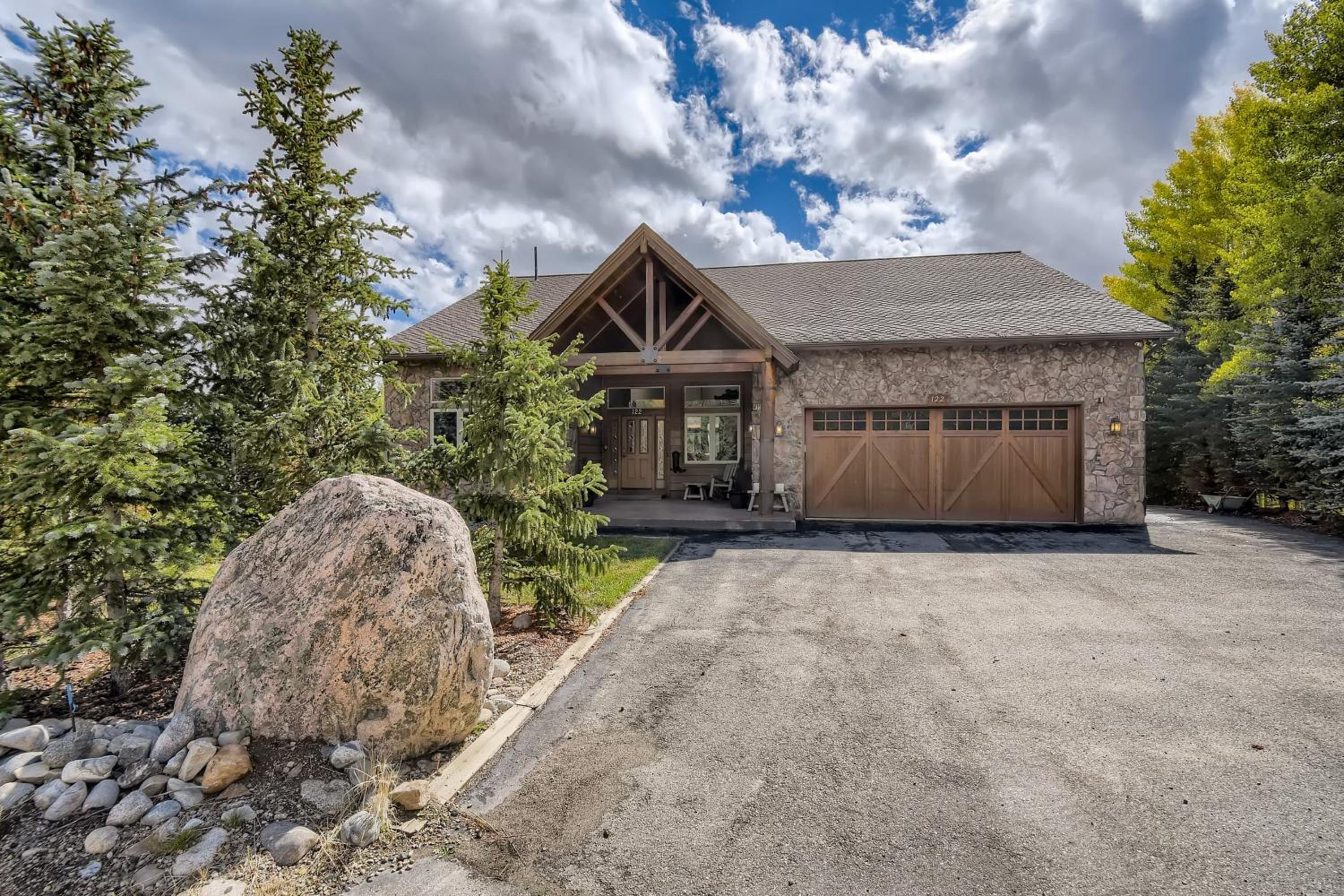 Family Mountain Home, sleeps up to 12, Private Hot Tub! home view 5