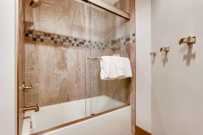 Experience Modern Relaxation & Luxury At Its Best! condo