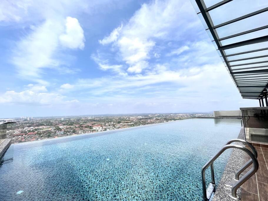 Ins Suite @ The Quartz Residence-Infinity Pool photo 1
