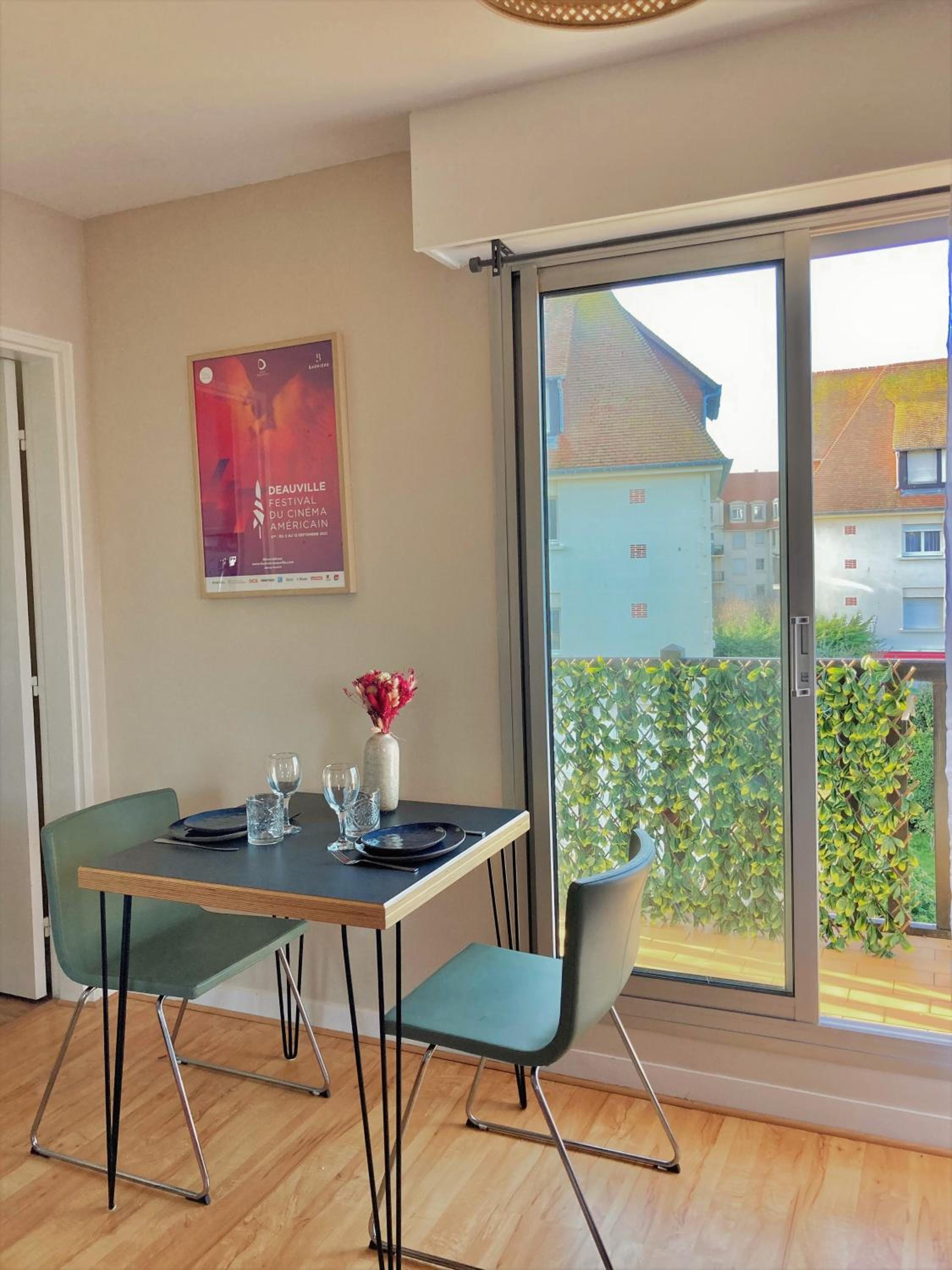 Studio proche plage balcon et parking