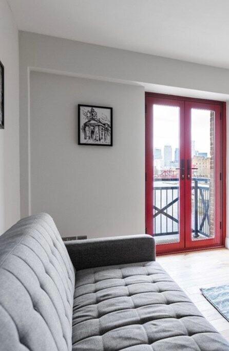City Riverview Apartment with Parking